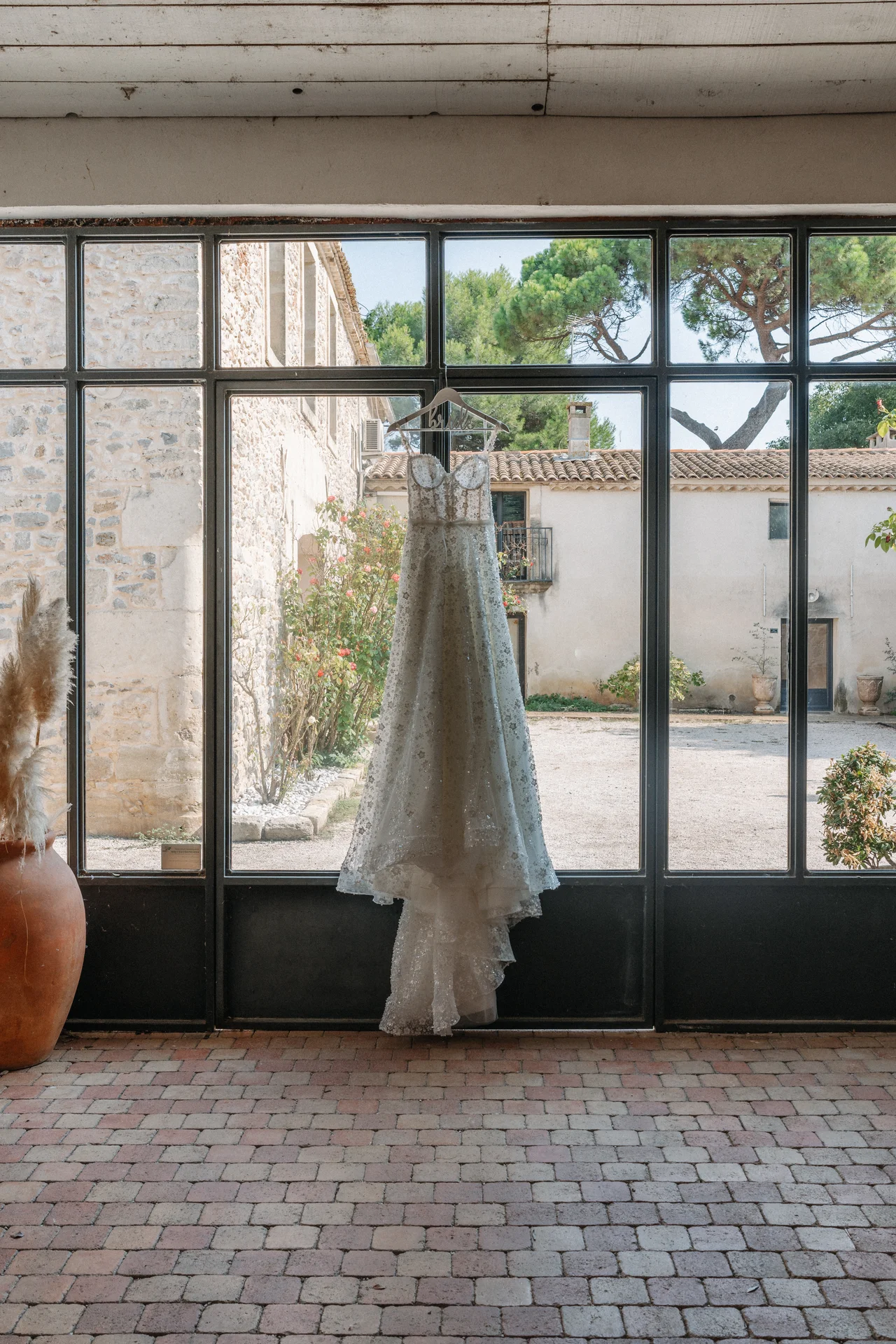 Couple de mariés — séance portrait fine art en Aveyron par Jonathan Carmona
